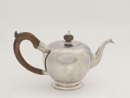 Teapot, 1740/55. Walnut handle and finial.