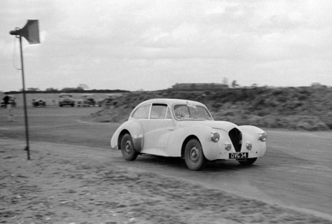 Ray Playford driving a Healey Elliott, at Snetterton Circuit, Norfolk, 1953. Creator: Unknown.