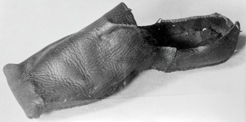 Man's Horned Toe Shoe, England, 16th century.