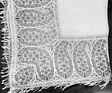 Shawl, England, 1810/15 (reworked 1825/35).