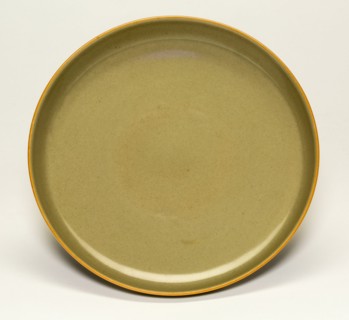 Yaozhou style glazed dish, Qing dynasty (1644-1911), Yongzheng reign mark and period (1723-1735).