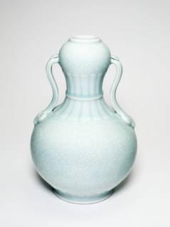 Celadon-glazed lotus vase (shoudaier huluping), Qing dynasty (1644-1911), Qianlong reign mark (1736-1795), 18th/19th century.