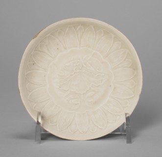 Dish with Lotus Flower and Petals, Song dynasty (960-1279).