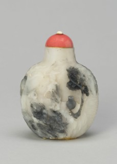 Snuff Bottle with Fishermen, Qing dynasty (1644-1911), 1740-1800.