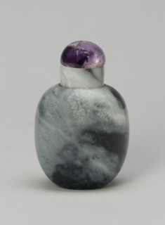 Snuff Bottle with Inclusions Suggestive of a Rain-Swept Landscape, Qing dynasty (1644-1911), 1790-1880.