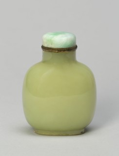 Rounded Square-Shaped Snuff Bottle, Qing dynasty (1644-1911), 1750-1820.
