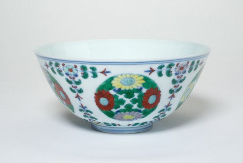 Bowl with Floral Medallions and Stems, Qing dynasty (1644-1911), c. 19th century.