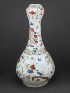 Garlic-Shaped Bottle with Mandarin Ducks and Birds in a Lotus Pond, Ming dynasty (1368-1644), Wanli reign mark and period (1573-1620).