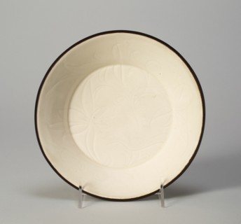Dish with Stylized Lotus, Song dynasty (960-1279).