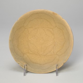 Lobed Dish with Overlapping Lotus Leaves, late Tang dynasty (618-907) or Five Dynasties period (907-960), 9th century.