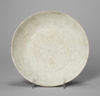 Dish with Floral Scrolls, Song dynasty (960-1279).