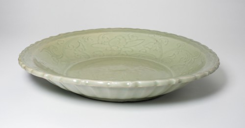 Dish with Floral Scrolls and Foliate Rim, Yuan dynasty (1271-1368) or Ming dynasty (1368-1644).