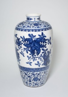 Vase with Pomegranates and Stylized Floral Scrolls, Qing dynasty (1644-1911).