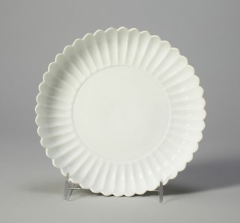 Chrysanthemum Dish, Qing dynasty (1644-1911), Yongzheng reign mark and period (1723-35).