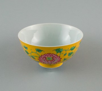 Bowl with Peony and Scrolling Peony Stems, Qing dynasty (1644-1911), Kangxi yuzhi mark and period, c. 1716-1722.