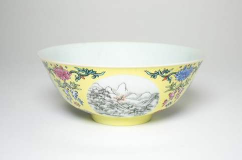 Bowl with Mountainous Landscapes, Qing dynasty (1644-1911), Daoguang reign mark and period (1821-1850).