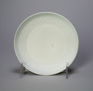 Bowl with Stylized Floral Scrolls, Yuan dynasty (1279-1368), 14th century.
