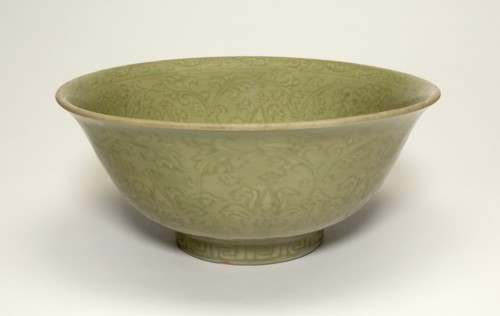Bowl with Floral and Leaf Sprays, Ming dynasty (1368-1644).
