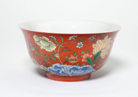 Bowl with Flowers on a Coral-Red Ground, Qing dynasty (1644-1911), Yongzheng reign mark (1723-1735).
