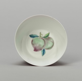 Cup with Stylized Fruit: Peaches, Qing dynasty (1644-1911), Kangxi reign mark and period (1662-1722).