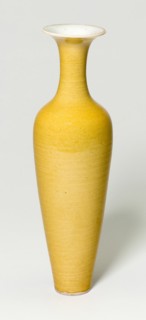 Amphora-Shaped Vase, Qing dynasty (1644-1911), Kangxi reign mark and period (1662-1722).