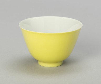 Cup, Qing dynasty (1644-1911), Yongzheng reign mark and period (1723-1735).