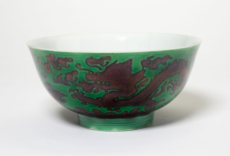 Bowl with Dragons, Qing dynasty (1644-1911), Kangxi reign mark and period (1662-1722).