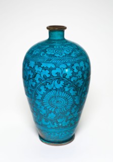Vase with Flowers and Vines, Ming dynasty (1368-1644).