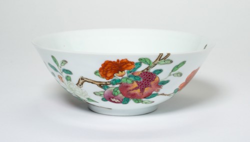Bowl with Fruiting and Flowering Pomegranate Sprays, Qing dynasty (1644-1911), Qianlong reign mark and period (1736-1795).