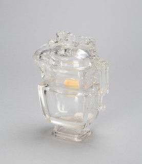 Handled Vessel in Arhcaistic Style, Qing dynasty (1644-1911), late 18th/early 19th century.