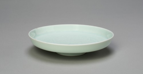Dish with Auspicious Emblems: Clouds, Bats, Gourds, Plaintain, and Ruyi Scepter, Qing dynasty (1644-1911), Qianlong period (1736-1795).
