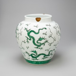 Jar with Dragons, Qing dynasty (1644-1911), Kangxi period (1662-1722).
