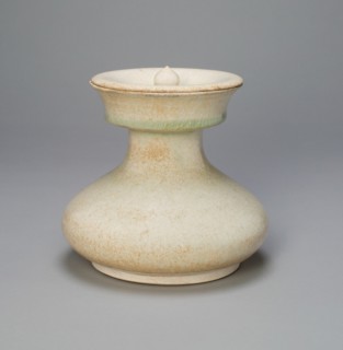 Broad Pear-Shaped Jar with Concave Lid, Tang dynasty (618-907), 8th century.