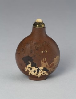 Snuff Bottle with Doves and Pekingese Dogs, Qing dynasty (1644-1911), 1820-1850.