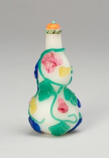 Gourd-Shaped Snuff Bottle with Trailing Vines and Gourds, Qing dynasty (1644-1911), 1780-1880.