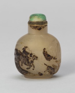 Snuff Bottle with an Equestrian Archer Chasing a Deer, Qing dynasty (1644-1911), 1750-1800.