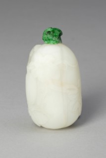 Melon-Shaped Snuff Bottle with Trailing Leaves and a Butterfly, Qing dynasty (1644-1911), 1740-1800.