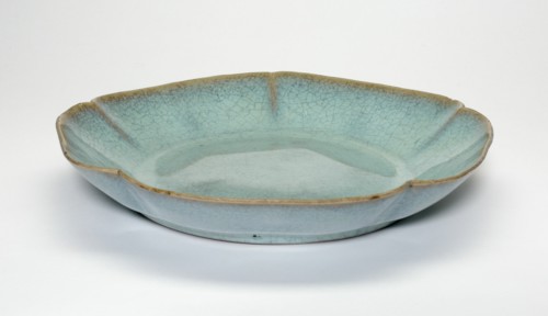 Dish with Floral Petal Rim, Qing dynasty (1644-1911), Yongzheng period (1723-1735).