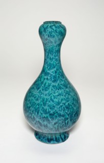 Bottle with Garlic-shaped Mouth, Qing dynasty, Qianlong reign (1736-1795).