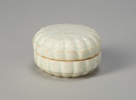 Covered Foliate Box with Stylized Flowers, Southern Song dynasty (1127-1279), 12th/13th century.