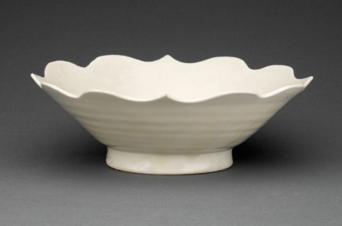 Dish with Flaring, Lobed, and Barbed Rim, Five Dynasties period (907-960).