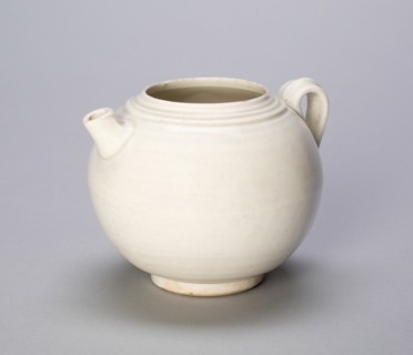 Globular Ewer, Five Dynasties period (907-960) or Northern Song dynasty (960-1127), c. 10th/11th century.