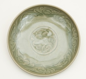Dish with Undulating Peony-Leaf Scrolls, Northern Song dynasty (960-1127).