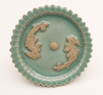 Scalloped-Rim Dish with Confronted Phoenixes and Floral Stamen, Yuan dynasty (1271-1368).