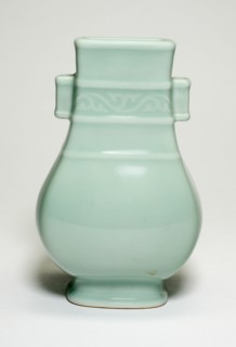Vase in the Shape of an Ancient Bronze Vessel, Qing dynasty (1644-1911), Qianlong reign mark (1736-1795), 18th/19th century.