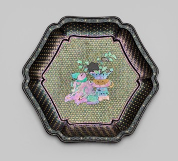 Dish with Images of Ancient Bronzes, Qing dynasty (1644-1911).