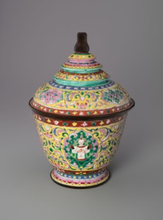 Bencharong (Five-Colored) Ware Jar with Tiered Cover, 18th/19th century.