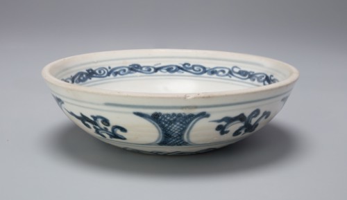 Small Bowl with Floral and Foliate Motif, Late 14th/15th century.