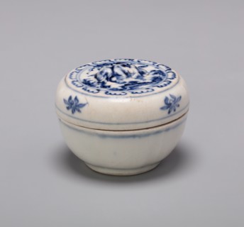 Miniature Covered Box with Knob, Late 15th/early 16th century.