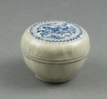 Miniature Covered Box with Animal and Cloud Motif, 15th century.
